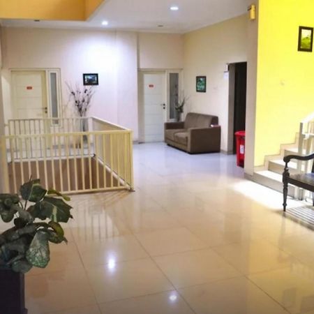 מלון Blimbing  Reddoorz Near Plaza Araya Malang מראה חיצוני תמונה