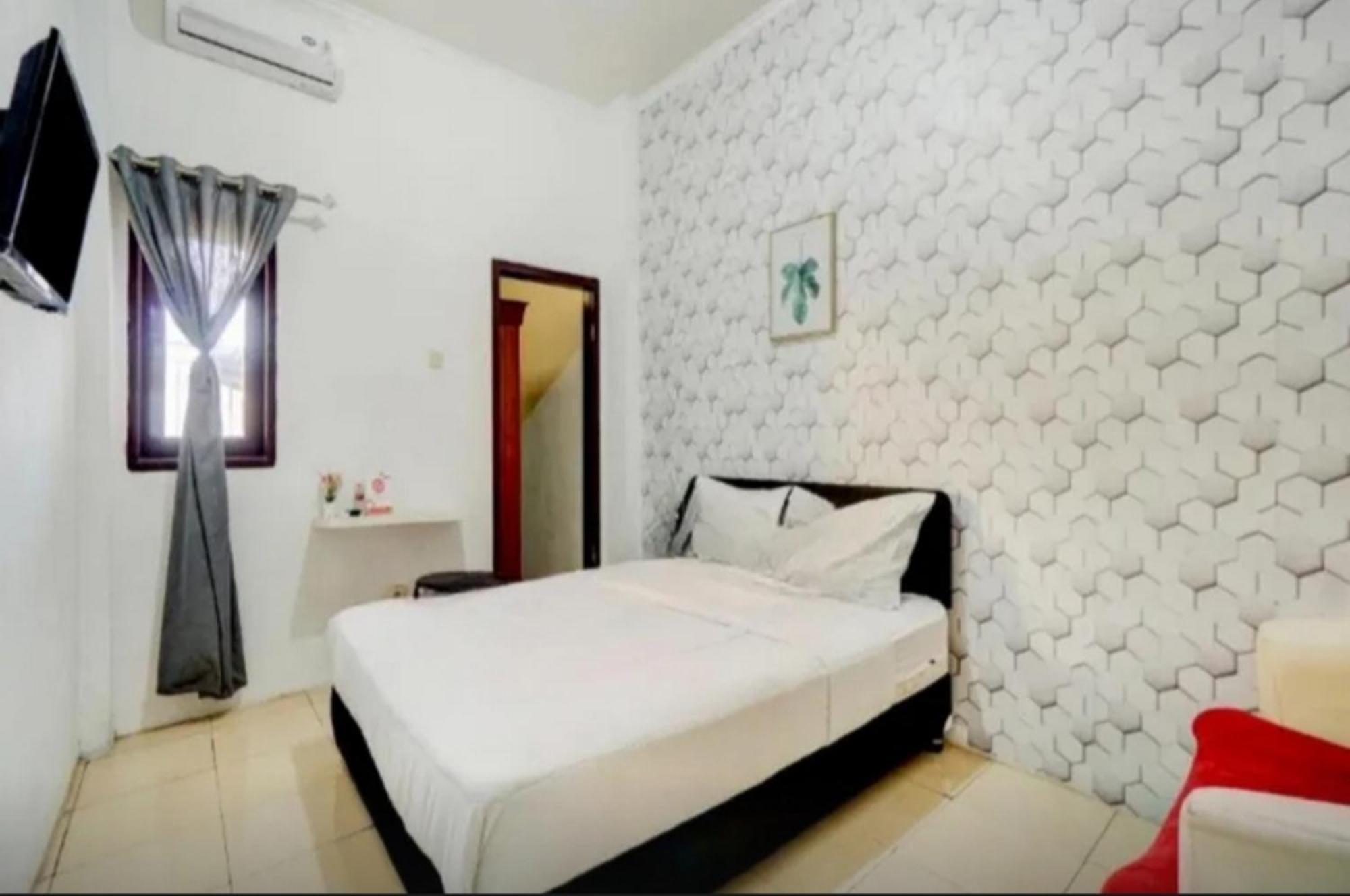 מלון Blimbing  Reddoorz Near Plaza Araya Malang מראה חיצוני תמונה