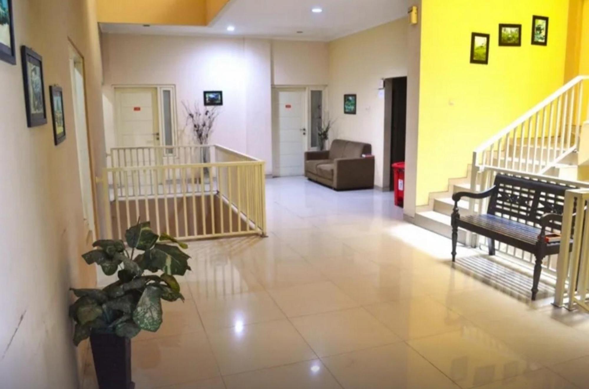 מלון Blimbing  Reddoorz Near Plaza Araya Malang מראה חיצוני תמונה